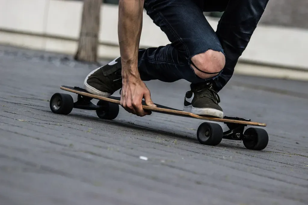 Najlepsze techniki hamowania na longboardzie